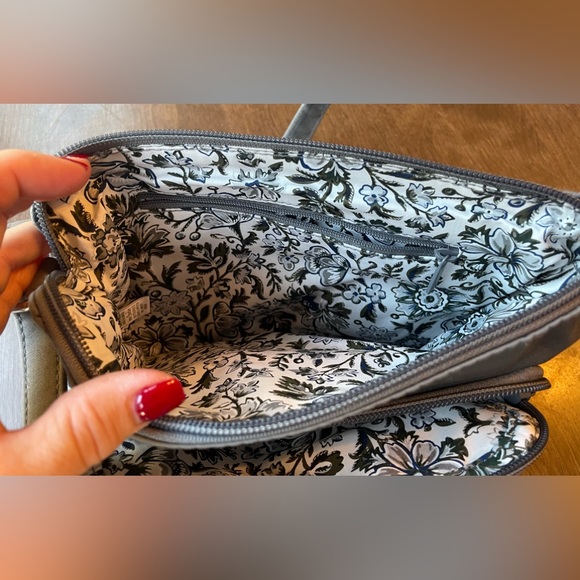 Vera Bradley light grey crossbody - Picture 3 of 4
